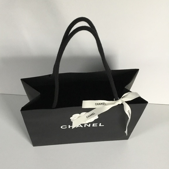 CHANEL - Picture 3 of 16